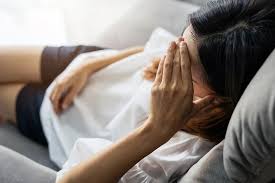 Menstrual Migraine Symptoms, Timing, and How to Predict Attacks